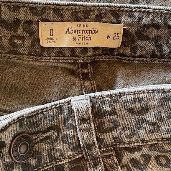 Abercrombie & Fitch High Rise Animal Print Jeans - Picture 6 of 6